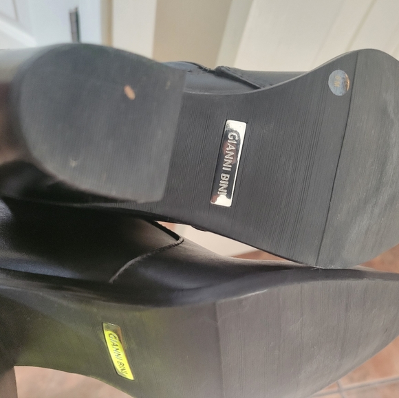 Leather Gianni Bini Western style Bootie - Picture 2 of 6